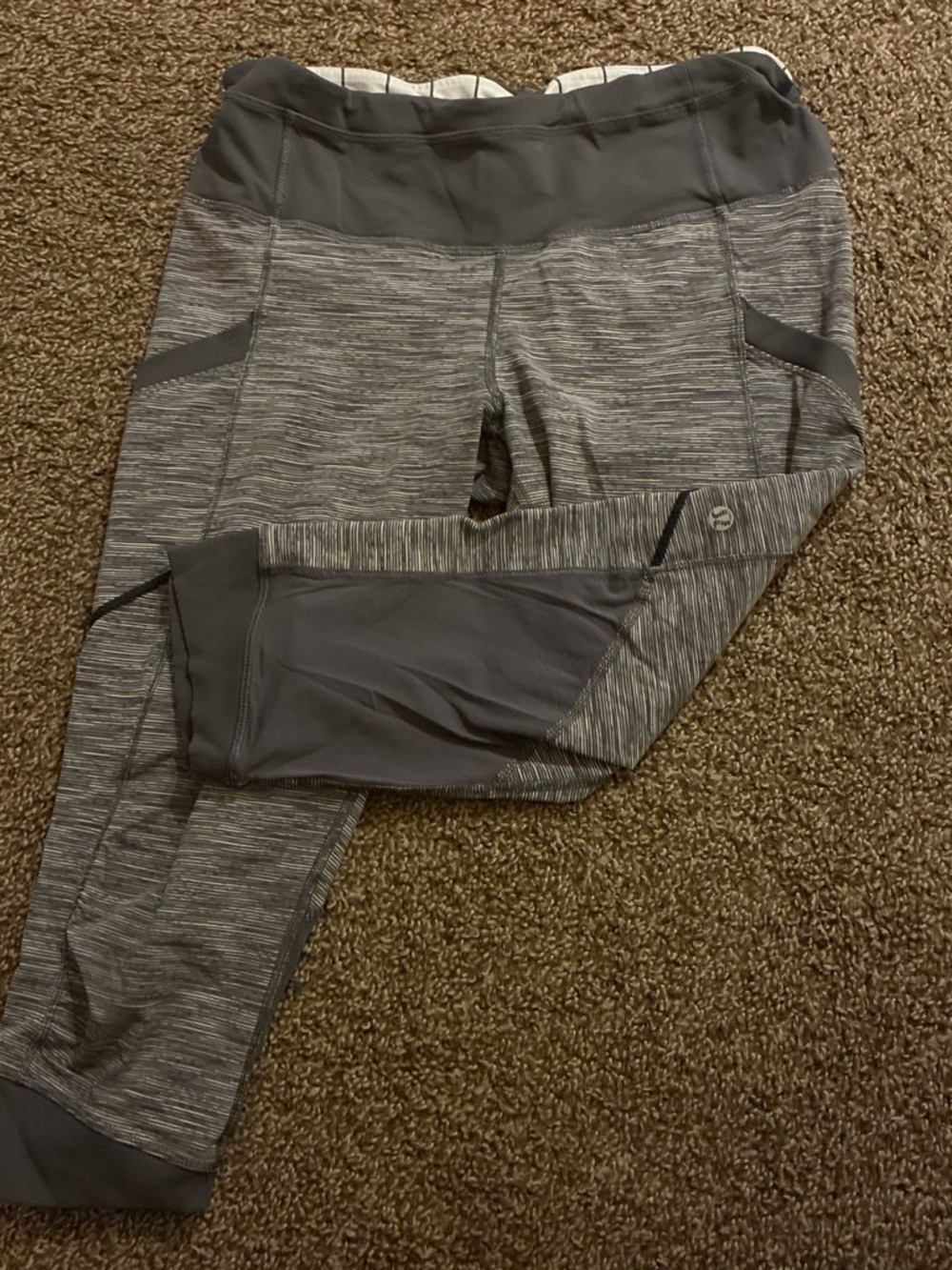 Women Grey Lululemon Athletic Performance Capris Pants